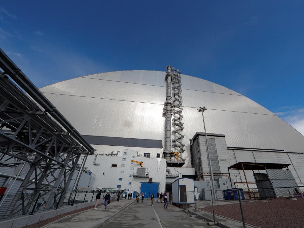 Un sarcófago cubre el cuarto bloque de la central nuclear de Chernóbil.