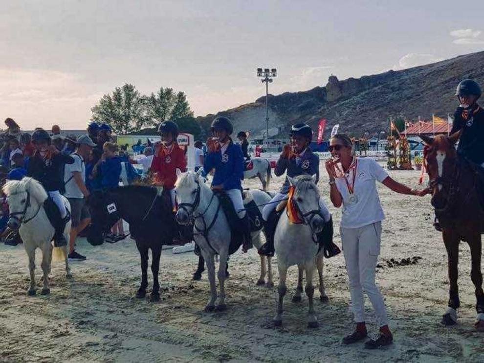 Los componentes del Pony Club Aragón Utebo