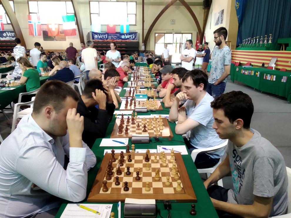 Los ajedrecistas durante el torneo "Villa de Benasque".