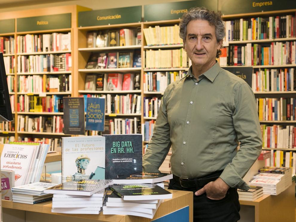 Juan José Ariño, en La casa del libro de Zaragoza.