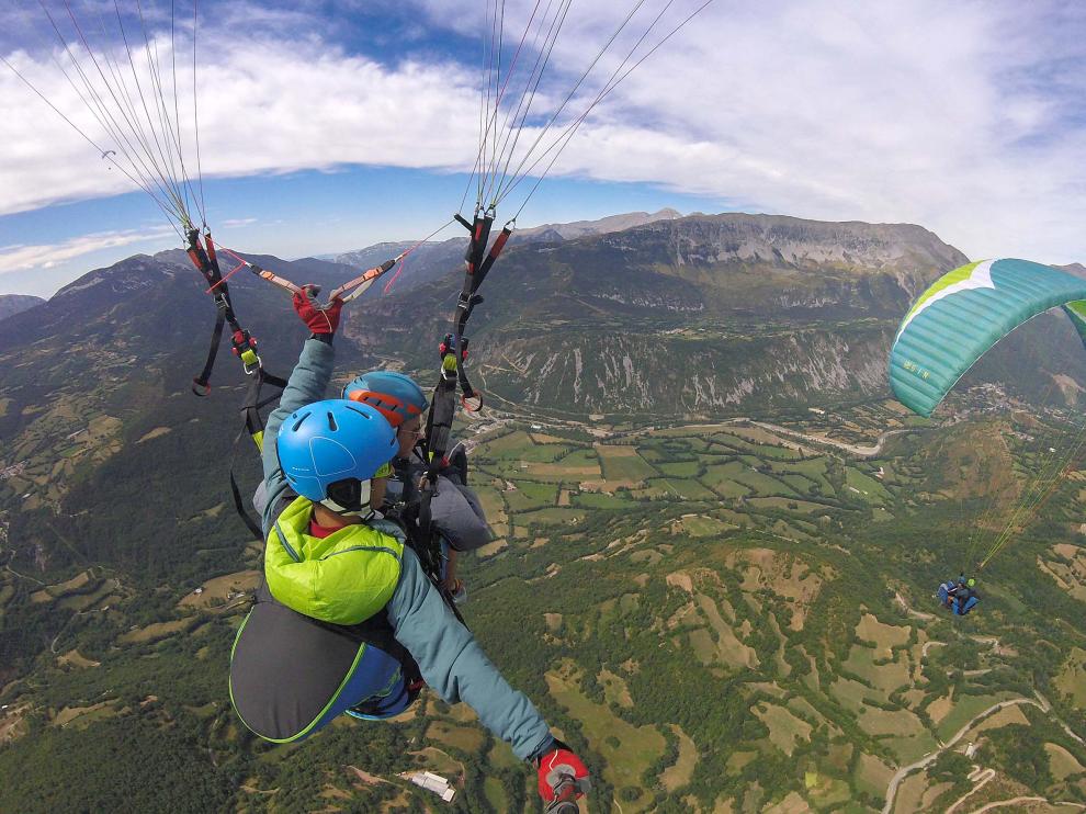 Vuelo en parapente biplaza desde Castejón de Sos, el vale de Benasque desde otra perspectiva