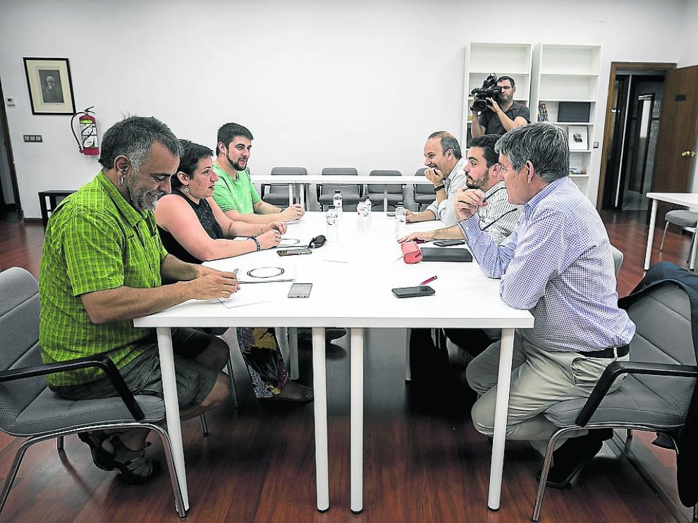 Corrales, De Santos, Arroyos, de Podemos, y Giral, Villagrasa y Guillén (PSOE).