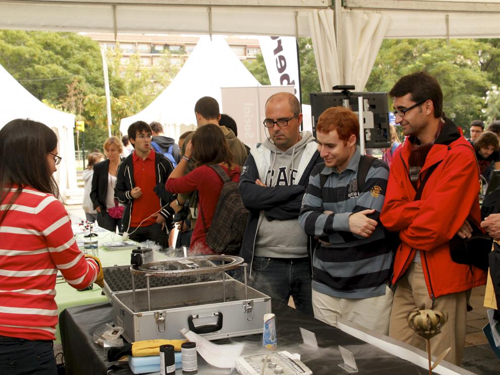 Levitación superconductora ante los ojos del público