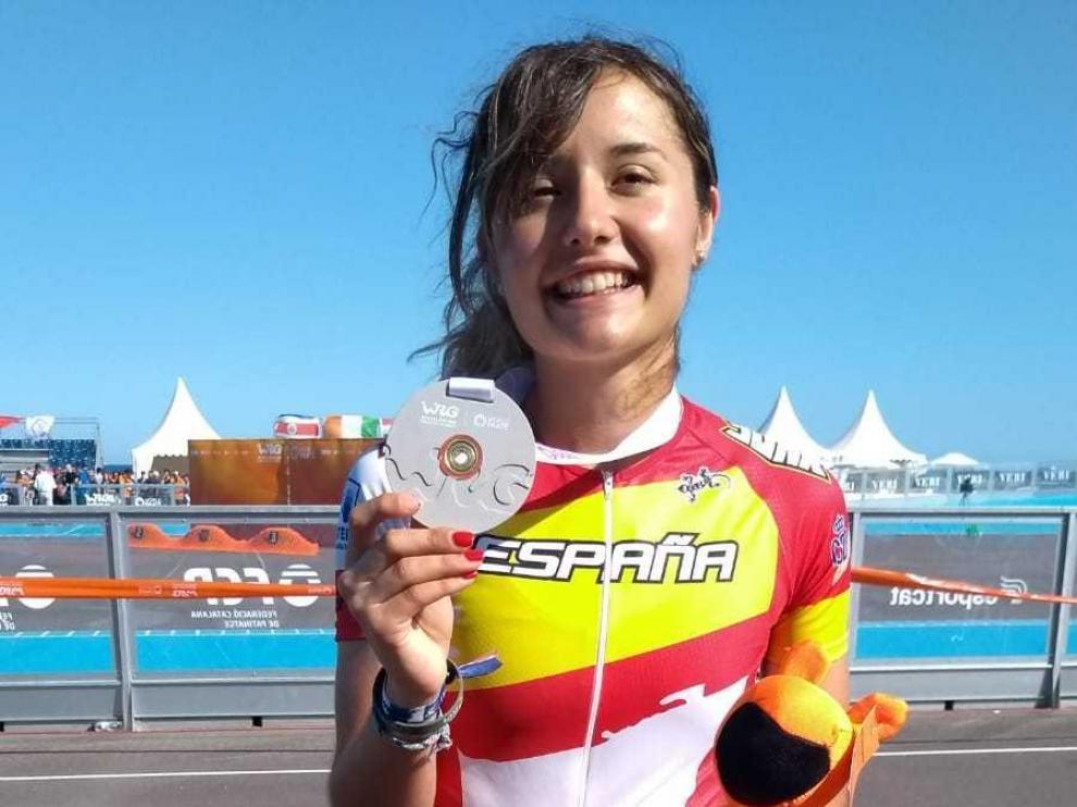Nerea Langa, con una de las medallas obtenidas en Barcelona.