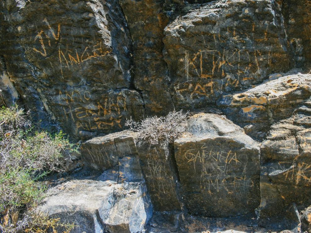 Grabados en las rocas en las inmediaciones de la ermita de San Urbez, en el Parque Nacional de Ordesa.
