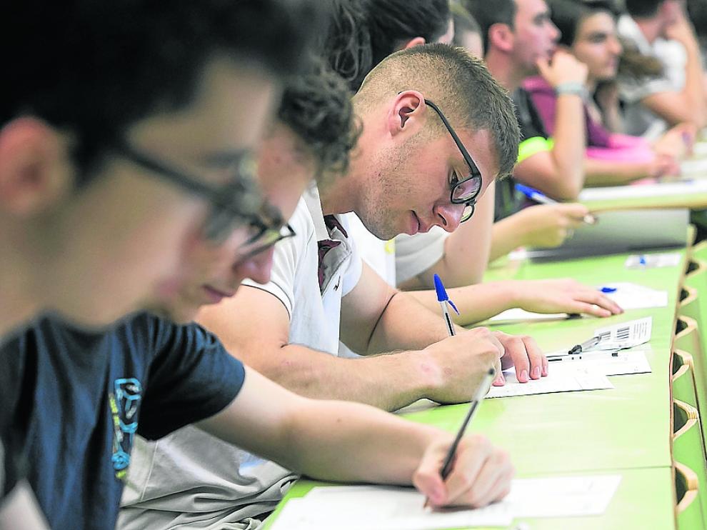 Estudiantes aragoneses, en la última Evau para entrar en la Universidad.