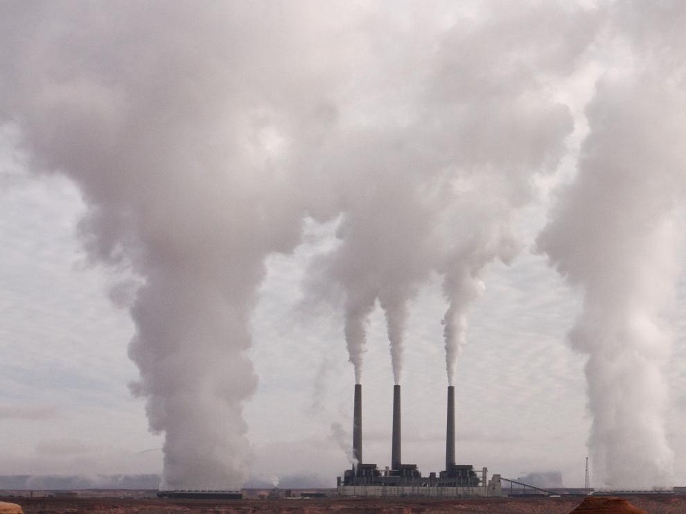 Un proyecto europeo transforma CO2 de industrias en combustible para aviones