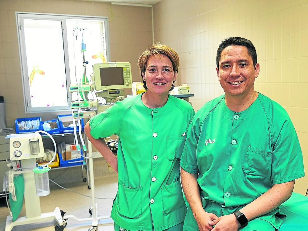 Ainara González Esgueda y Paolo Bragagnini, cirujanos becados por Aspanoa.