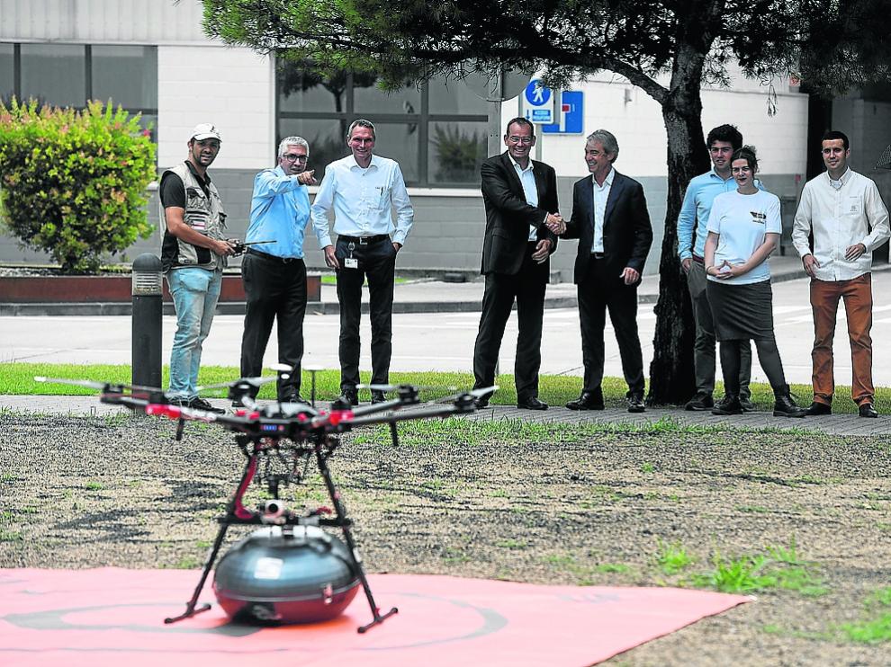 Vuelo experimental del aparato de Sesé que lleva componentes de Abrerá a Seat Martorell.