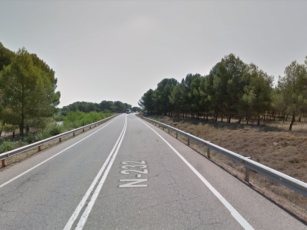 El accidente ha tenido lugar en el km 139,100 de la N-232, en las proximidades del paraje la Estanca de Alcañiz.
