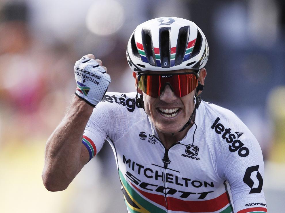 El sudafricano Impey logra en una larga escapada su primer triunfo en el Tour.
