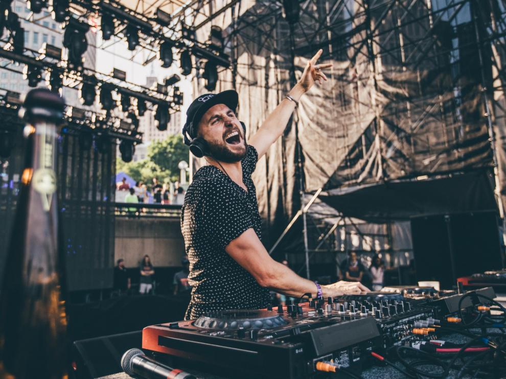 El pinchadiscos Fisher triunfa en las verbenas de Aragón con su 'Losing It'.