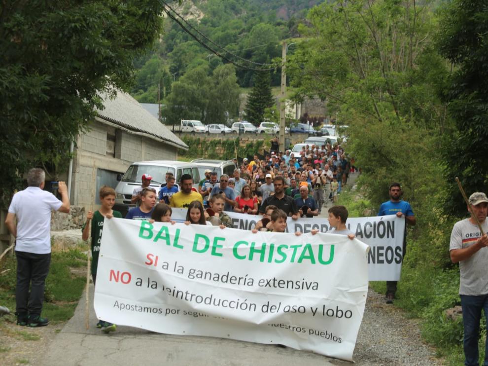 Protesta de los ganaderos del valle de Chistau contra el oso.