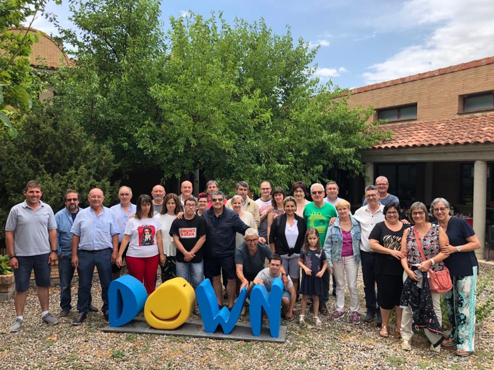 Empresarios y miembros de Down Huesca ayer en La Sabina de Fonz.