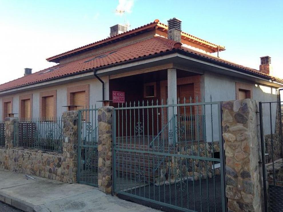 Este chalé de Añón de Moncayo, con 6 dormitorios, es una de las fincas ofertadas en el outlet