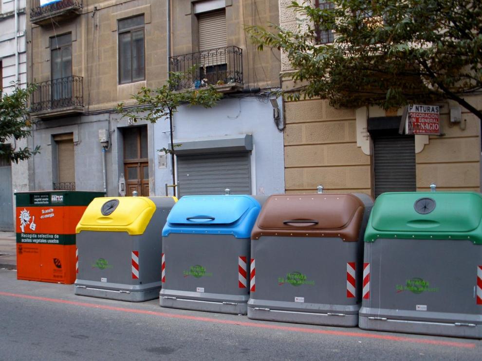 Distintos contenedores de residuos.