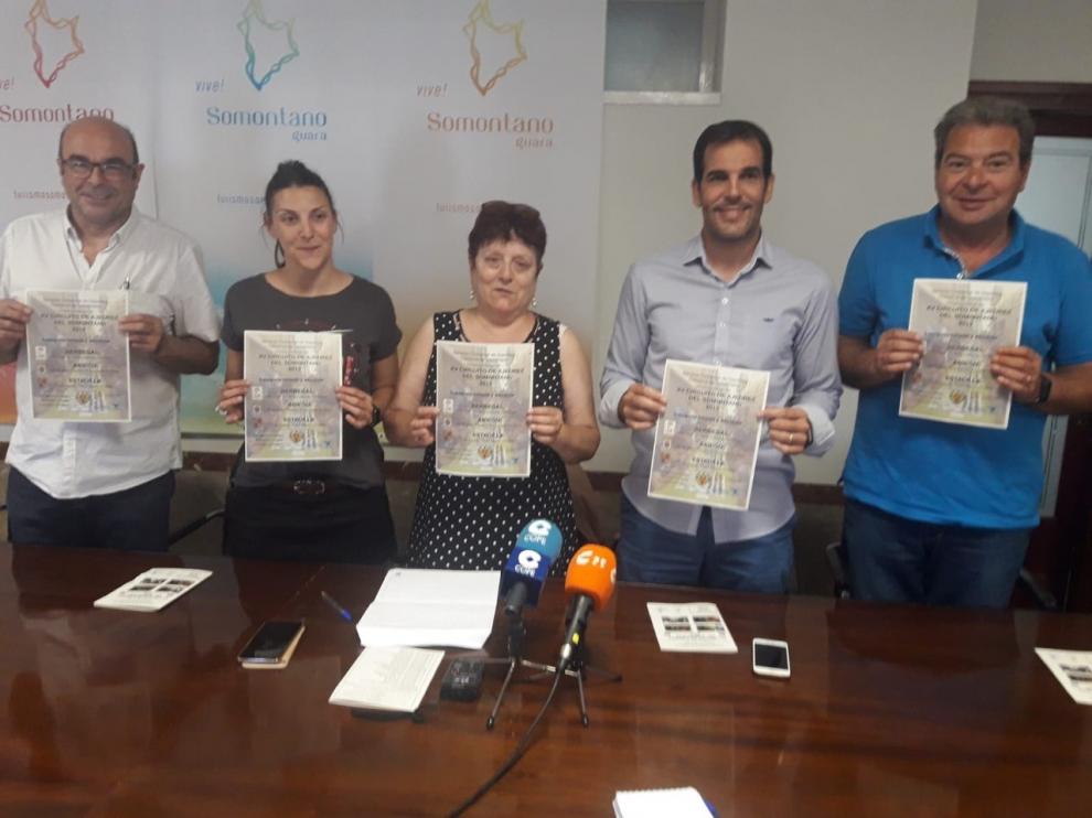 Jose Luis Pellicer Presidente de la FAA, Cristina Badía concejal de Estadilla, Maria Purificación Conte alcaldesa de Abiego, Daniel Gracia vicepresidente,Jose Carlos Boned alcalde Berbegal