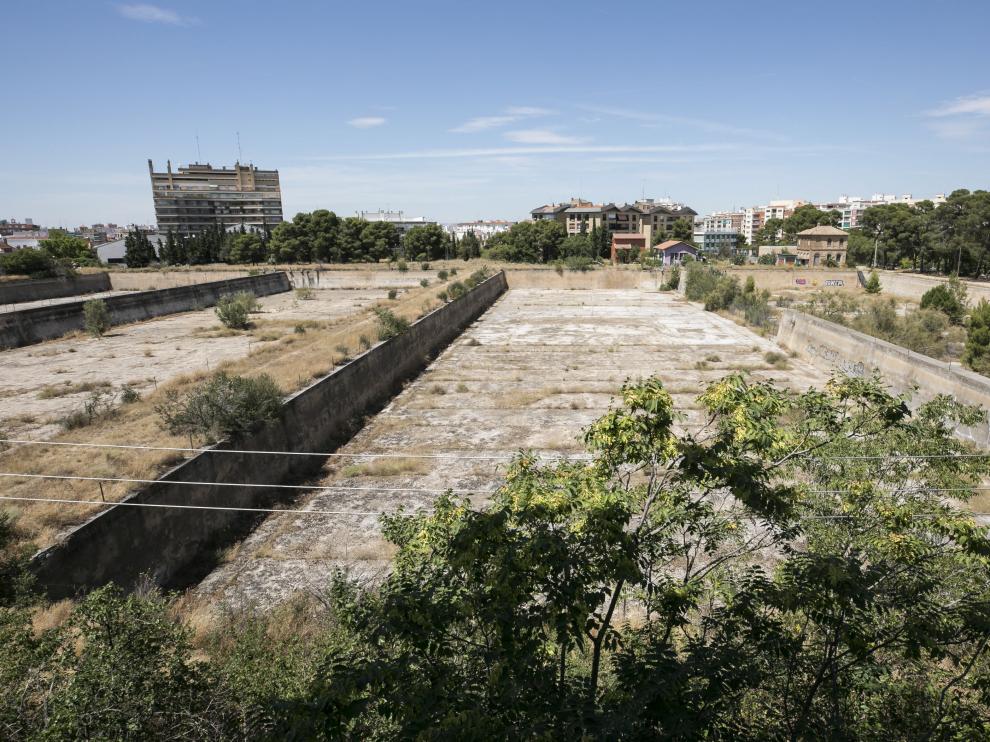 La parcela se extiende entre el actual parque Pignatelli y la calle de Santiago Guallar