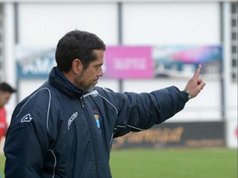 José Luis Rodríguez Loreto, pocos días antes de fichar como segundo técnico del Real Zaragoza el pasado mes de diciembre junto a Víctor Fernández, en un partido al frente del CD Brea en Tercera División.