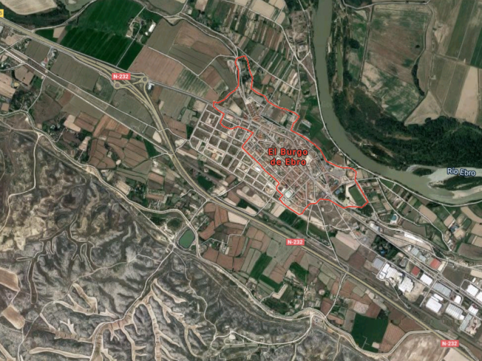 Lugar donde se ha producido la colisión lateral entre el camión y el turismo.