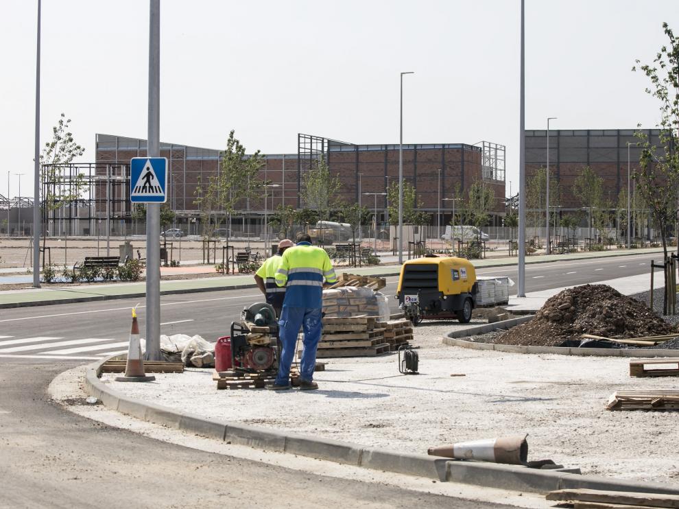 Ya se están urbanizando los viales del entorno de la antigua fábrica de Pikolin.
