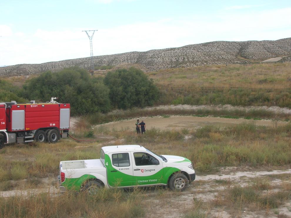 Una pick up de la Unidad Verde, la única que queda operativa, en plena faena.