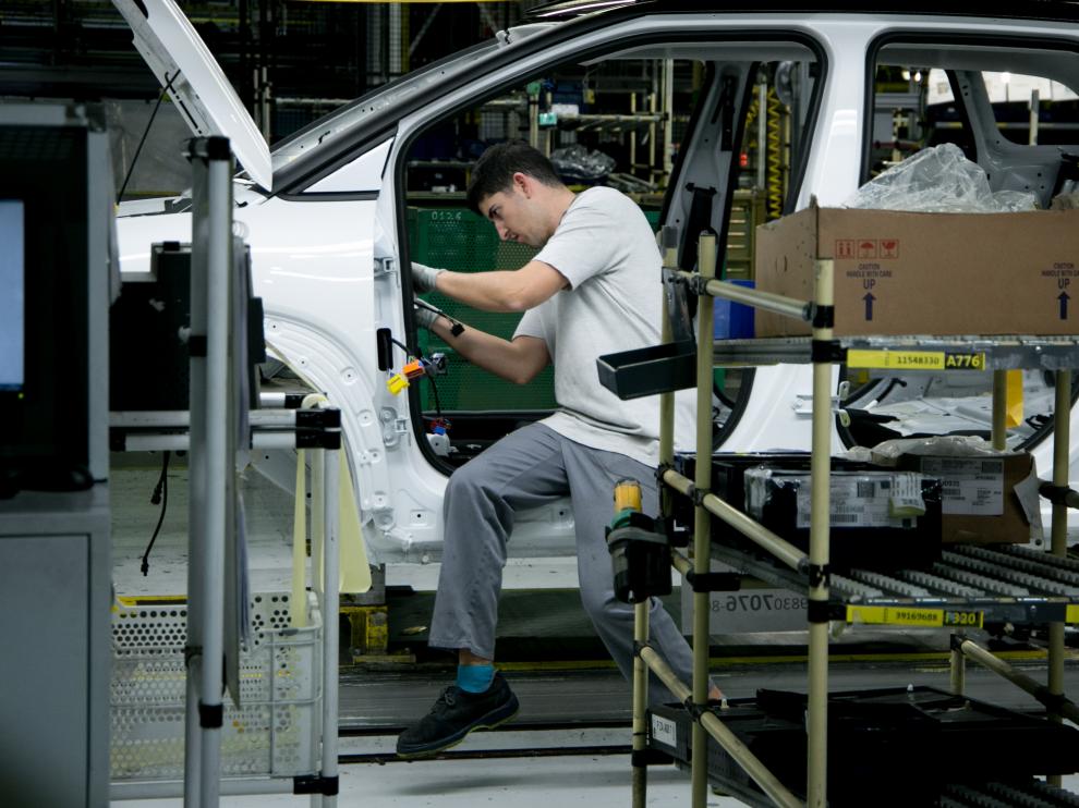 Imagen de la cadena de montaje de Opel España en Figueruelas