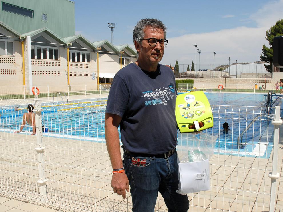 Kiko Lahoz, concejal de Deportes, en la presentación del desfibrilador.