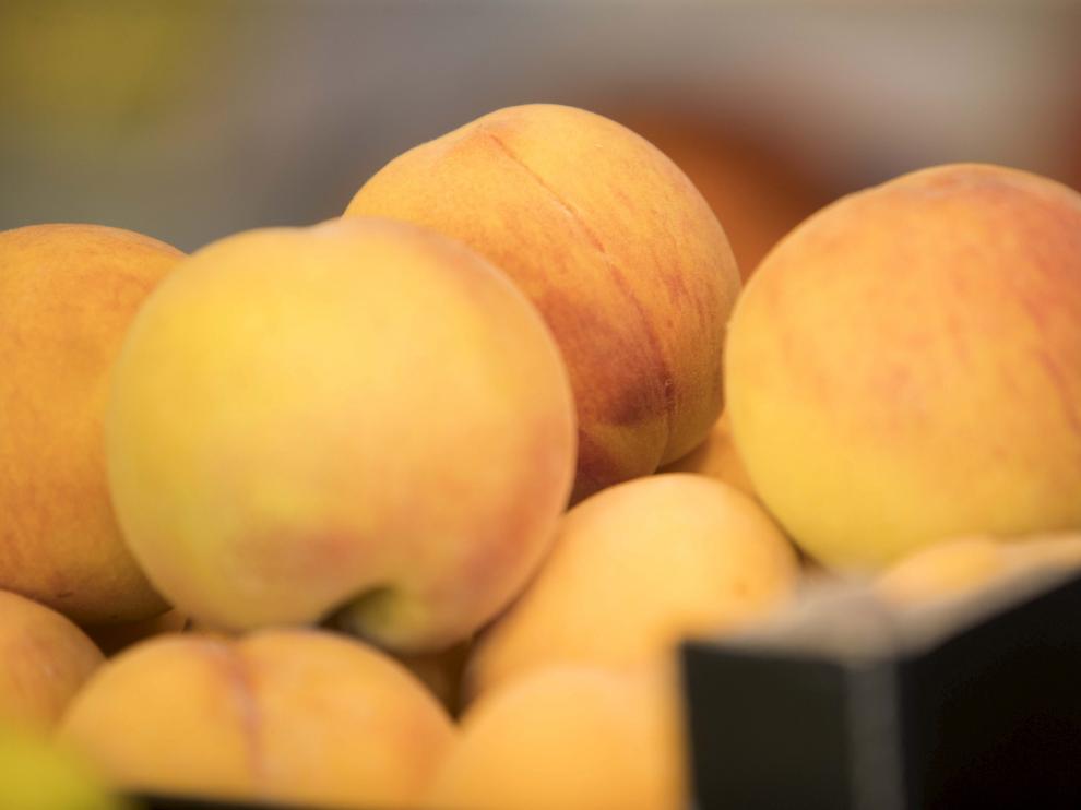 Los fruticultores de Aragón, una de las principales productoras de fruta dulce de España, sufren los efectos de prácticas abusivas como la venta a resultas.