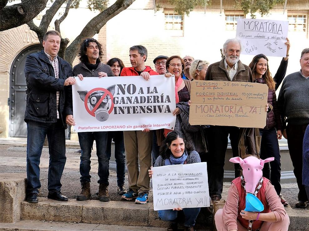 Representantes de la Plataforma Loporzano sin ganadería extensiva.