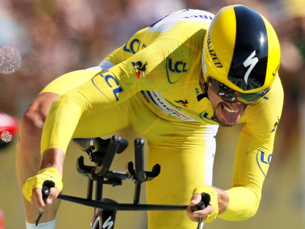 Alaphilippe disputando la crono de Pau.