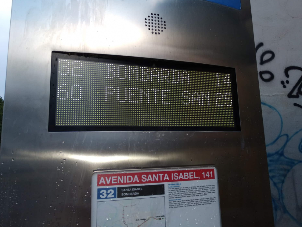 Las frecuencias del autobús en Santa Isabel y Maralbueno han empeorado con los horarios de verano
