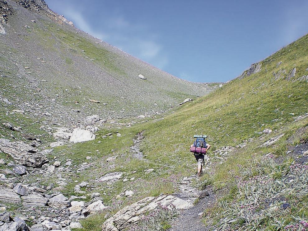 Caminar por la montaña en solitario incrementa las probabilidades de sufrir un percance.