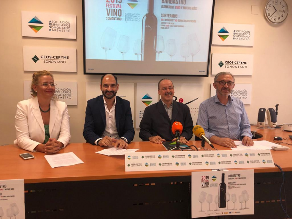 Presentación de la campaña del comercio con motivo del Festival Vino Somontano.