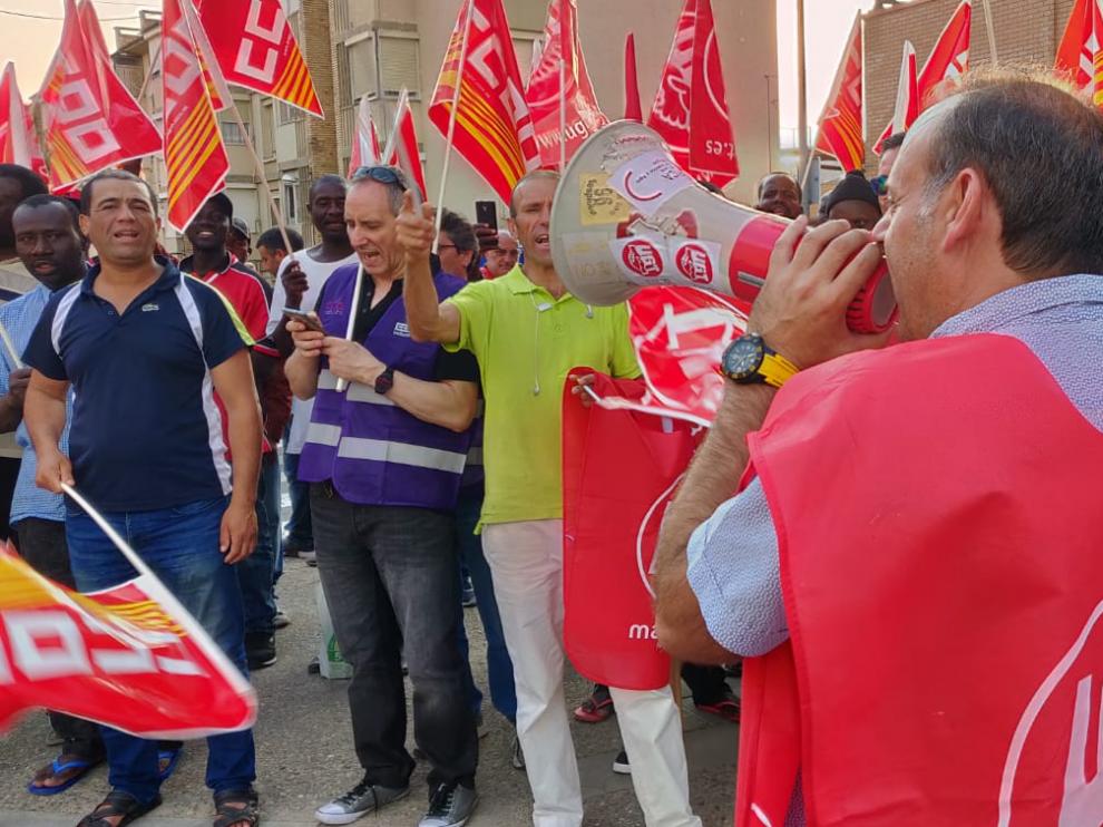 Protesta de temporeros convocada por UGT y CC. OO. el pasado 17 de julio en Fraga