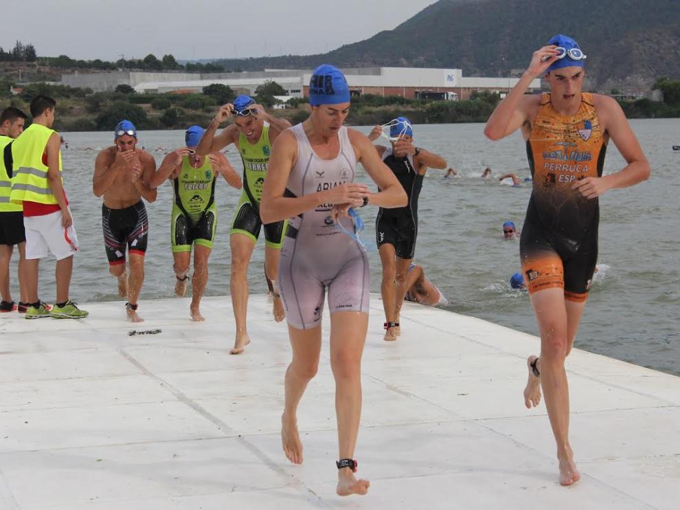 El triatlón de Mequinenza el año pasado.
