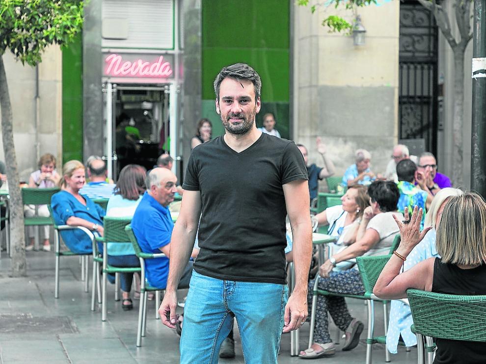 Nacho Lacueva, propietario del Nevada, en la plaza de San Francisco.
