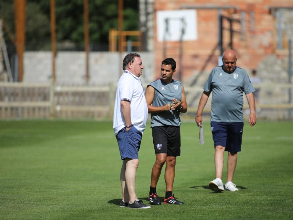 Agustín Lasaosa, junto al entrenador Míchel Sánchez.
