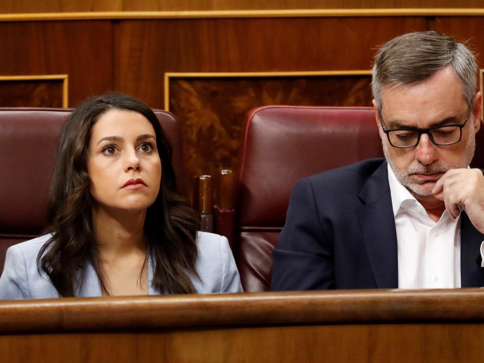 Inés Arrimadas, en un momento del discurso de Sánchez, en la primera jornada del debate de investidura.