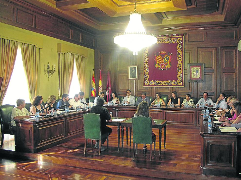 Un momento del pleno extraordinario celebrado ayer por el Ayuntamiento de Teruel.