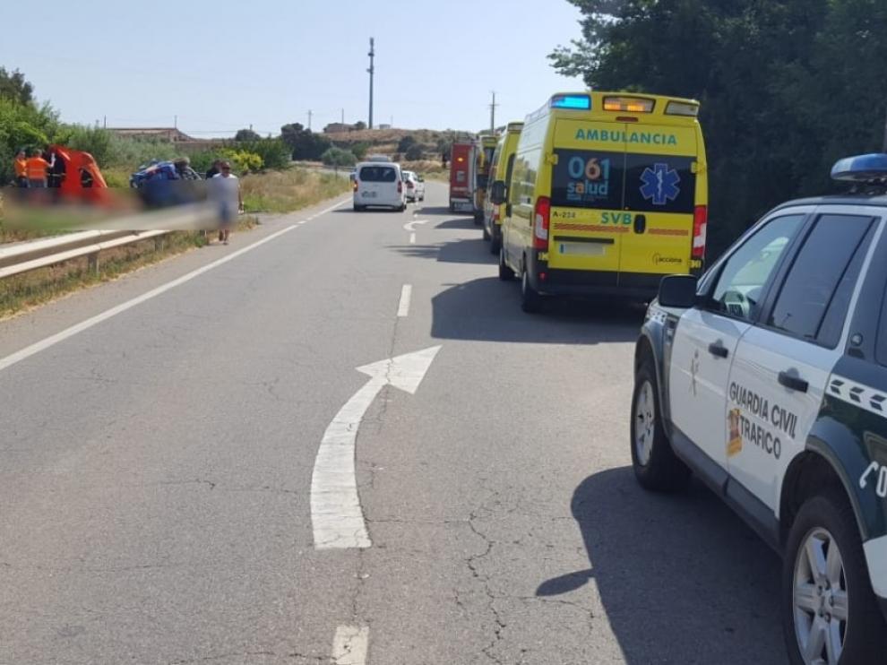 Al lugar del accidente han acudido la Guardia Civil, bomberos y servicios sanitarios.