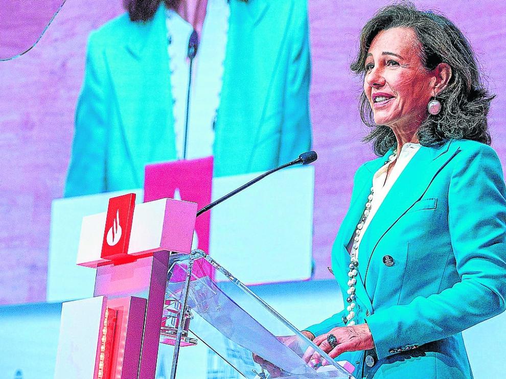 La presidenta del Santander, Ana Patricia Botín, durante la intervención en la junta celebrada este martes.