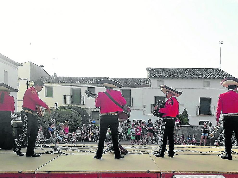 La actuación de los mariachis fue uno de los atractivos de la última jornada festiva en Lalueza.