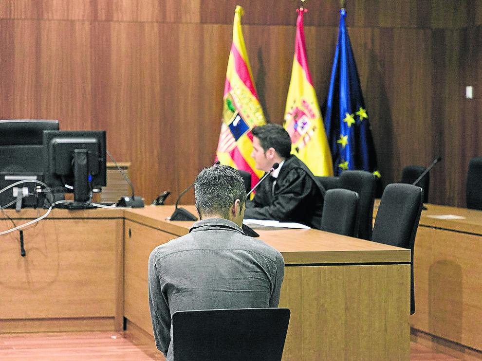 El acusado, durante el juicio celebrado ayer en la Audiencia de Zaragoza.