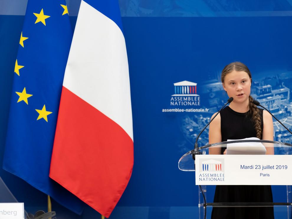Paris (France), 23/07/2019.- Swedish climate activist Greta Thunberg delivers a speech at the Assemblee Nationale, French parliament, in Paris, France, 23 July 2019. Teenage climate activist Greta Thunberg, who sparked the #FridaysForFuture school strike movement, attended a conference with young climate activists at the National Assembly. (Francia) EFE/EPA/IAN LANGSDON Swedish climate activist Greta Thunberg in Paris