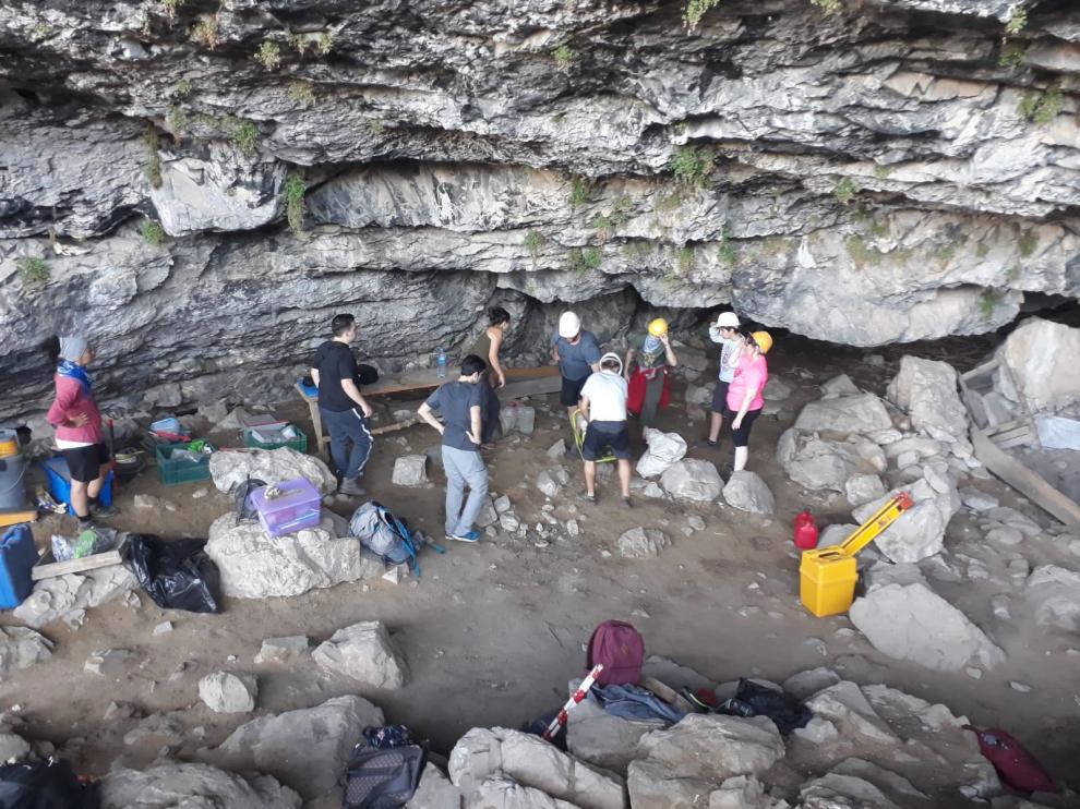 Participantes en la campaña de arqueología en Sobrarbe.
