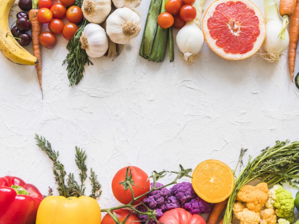 Una dieta equilibrada y variada puede ayudarnos a mantener los niveles de estos elementos nutricionales.