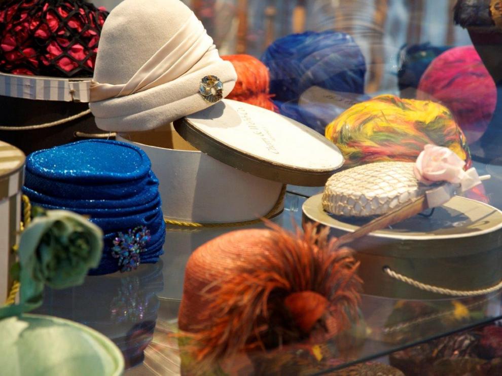 Exposición de sombreros del Museo automovilístico y de la moda, de Málaga.