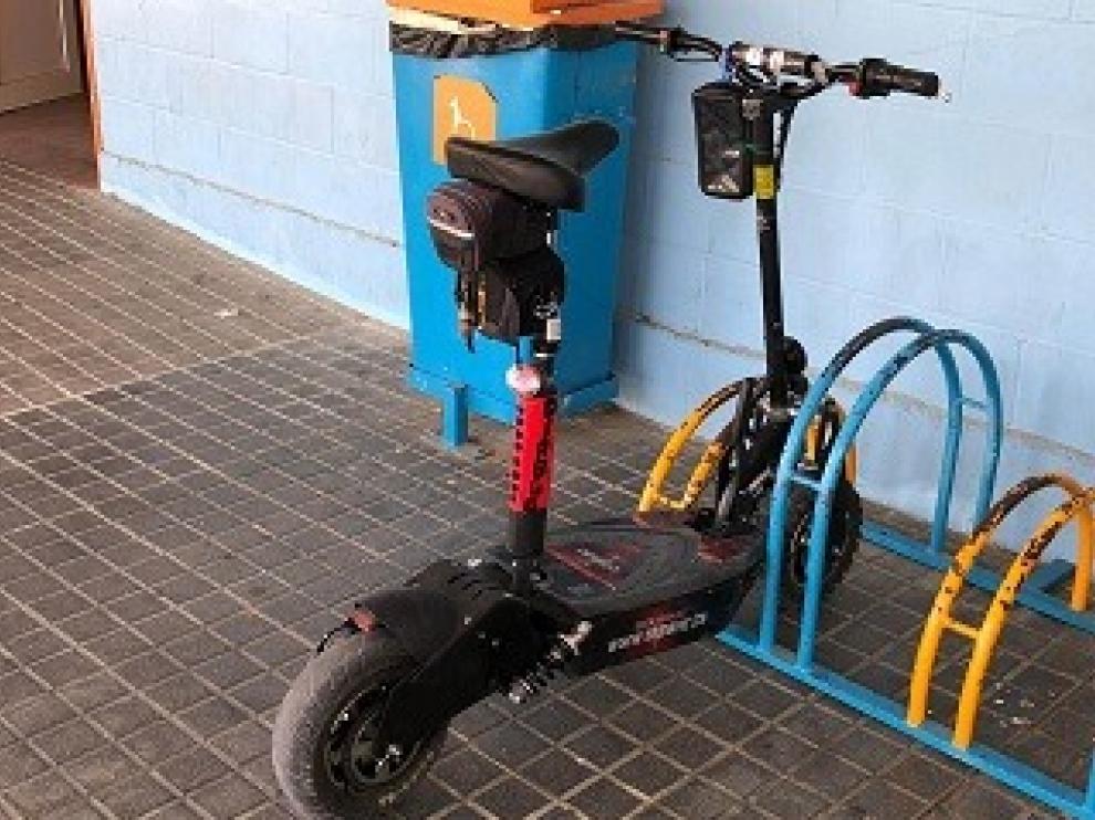 El patín en el que se desplazaba el denunciado.