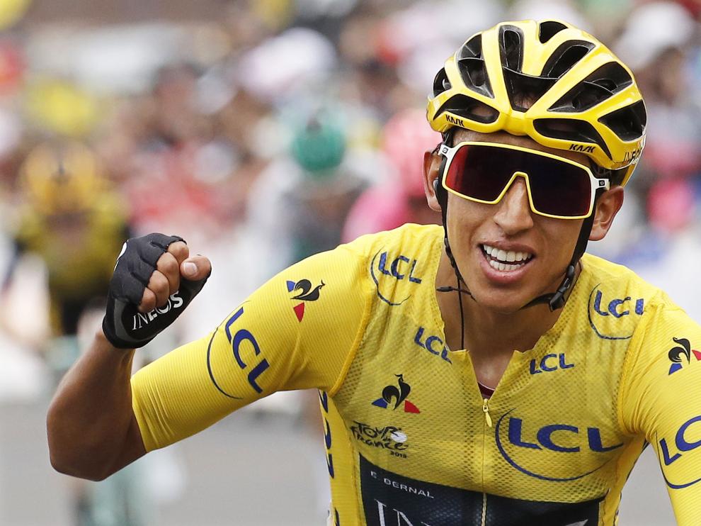 Egan Bernal celebra de amarillo su virtual triunfo en el Tour de Francia.